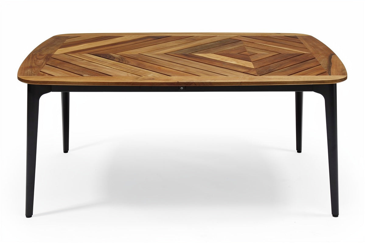 **Technische titel in het Nederlands: Moderne eettafel van hout met een chevron-patroon**